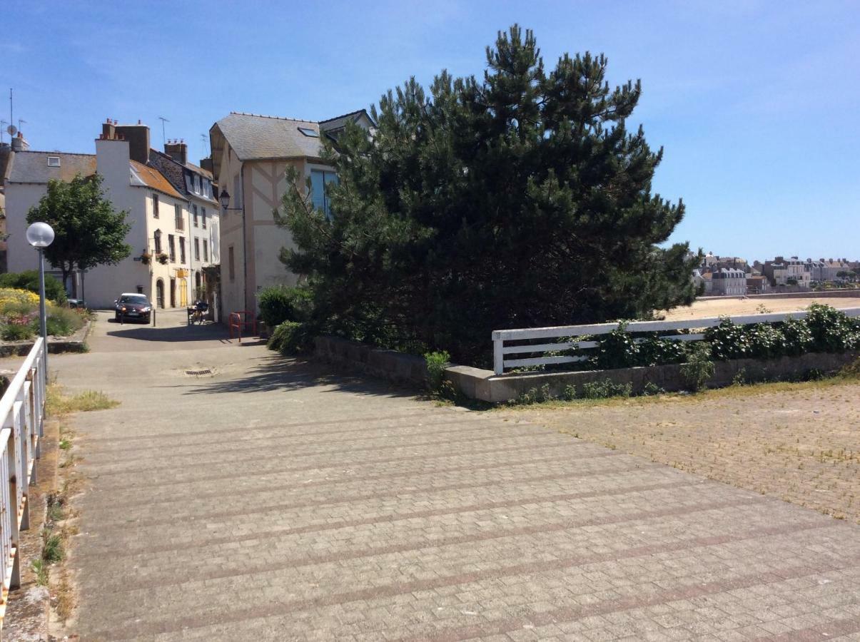 Le Dauphine 20M De La Plage Сен-Мало Экстерьер фото